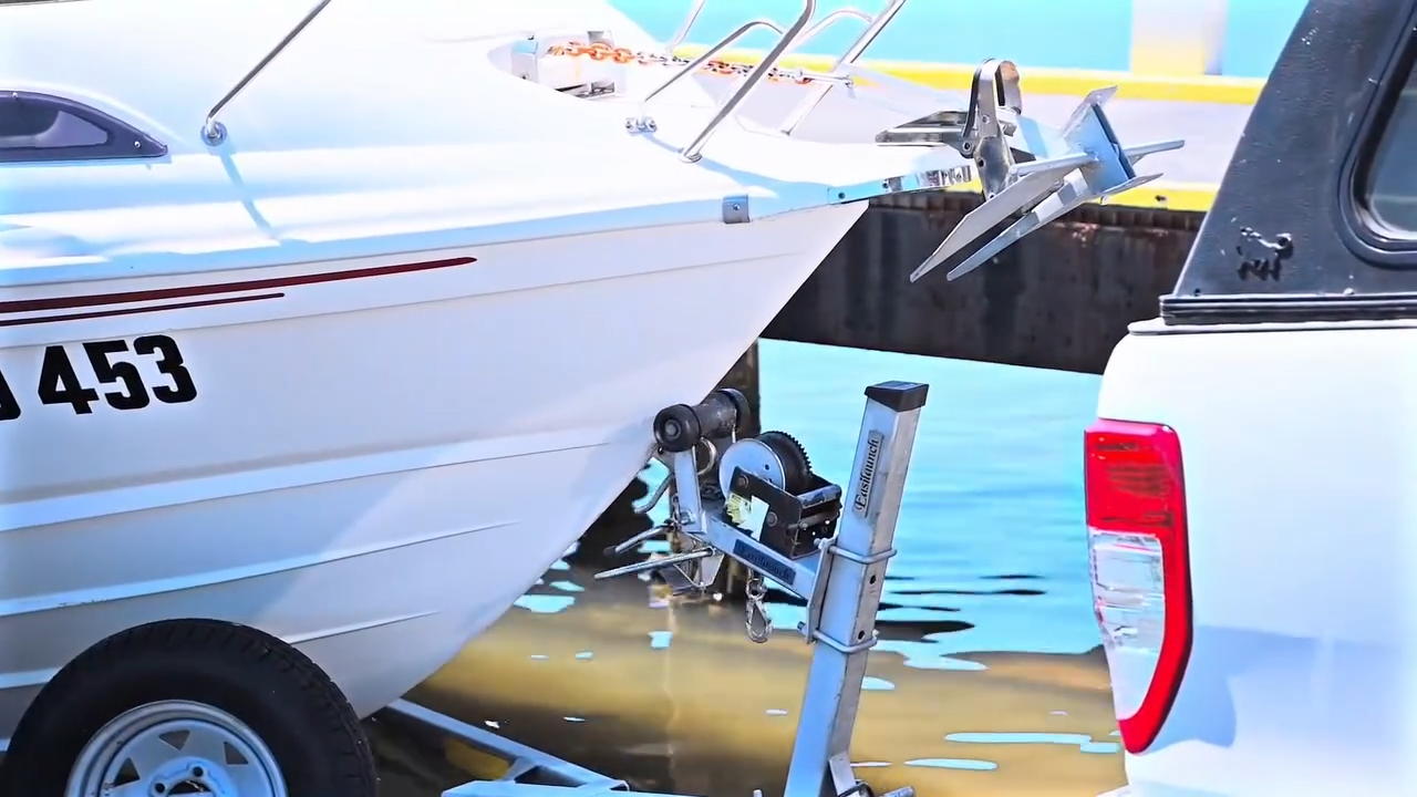 DEMO VIDEO of the EASILAUNCH BOAT Launch and Retrieve System